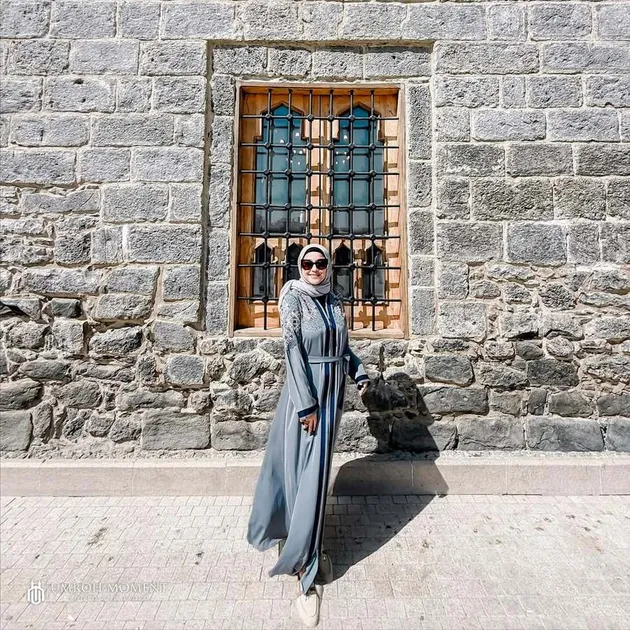 Sarah Azhari di Madinah