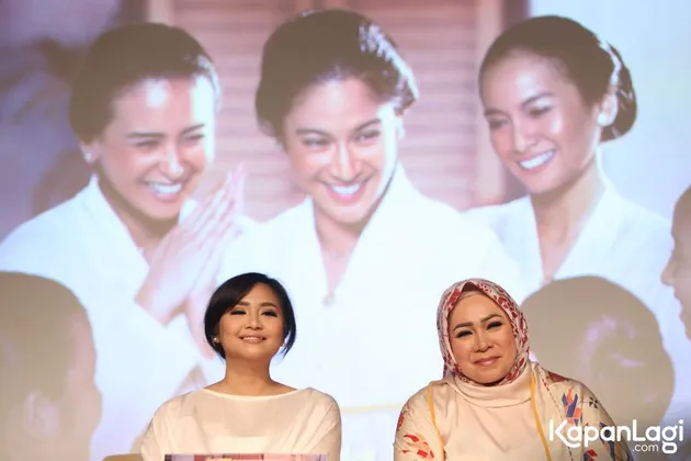 'Memang Kenapa Bila Aku Perempuan' merupakan lagu pertama yang menempatkan Gita Gutawa dan Melly Goeslaw berkolaborasi.