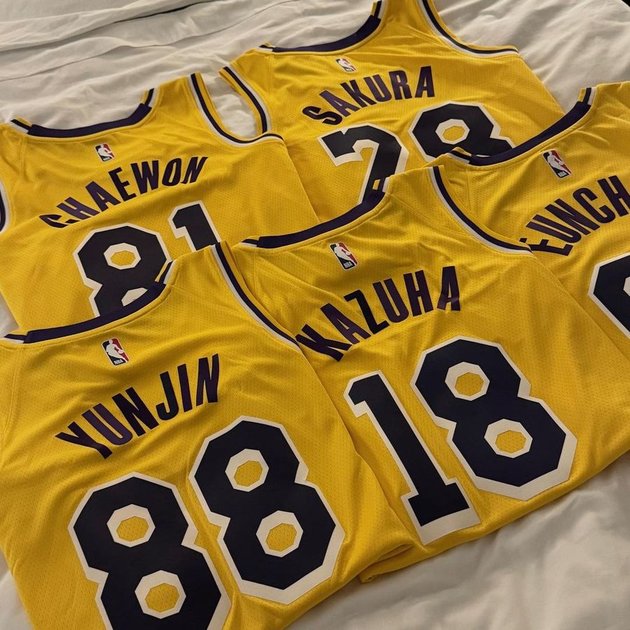 Collaboration with the American Basketball League, Check out 8 Photos of LE SSERAFIM Members Having Fun Watching Basketball Together - Showing Off Jerseys
