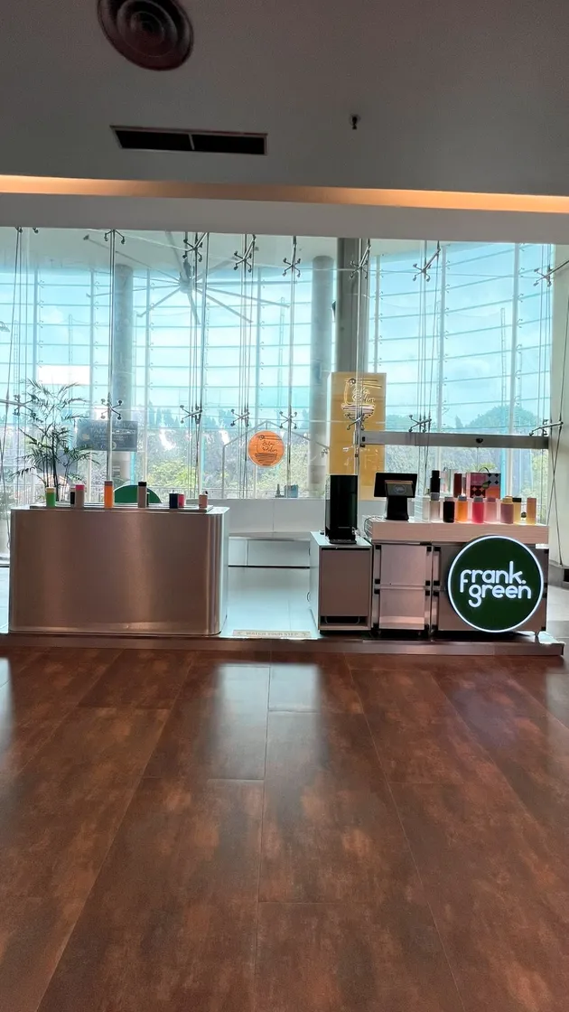 pop-up store frank green