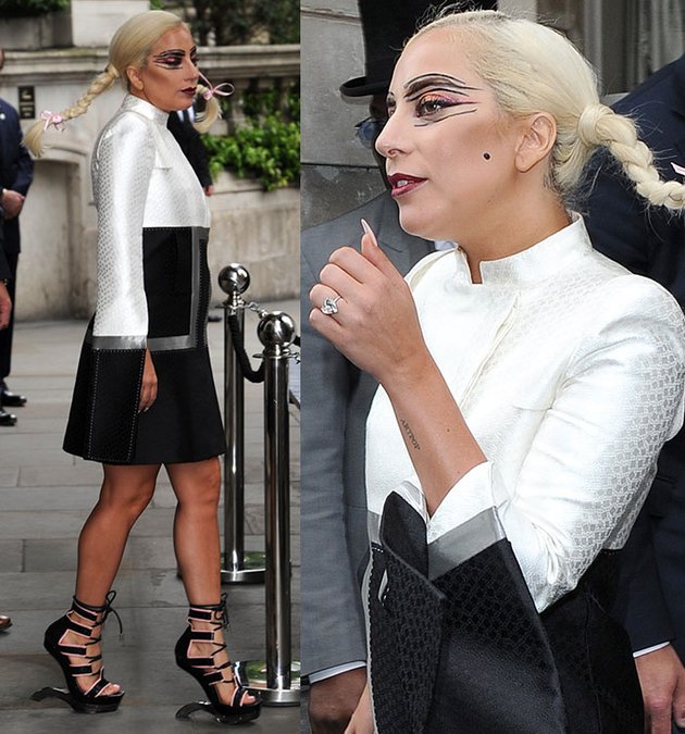  KOLEKSI  SEPATU  UNIK NYENTRIK LADY GAGA BIKIN GELENG 