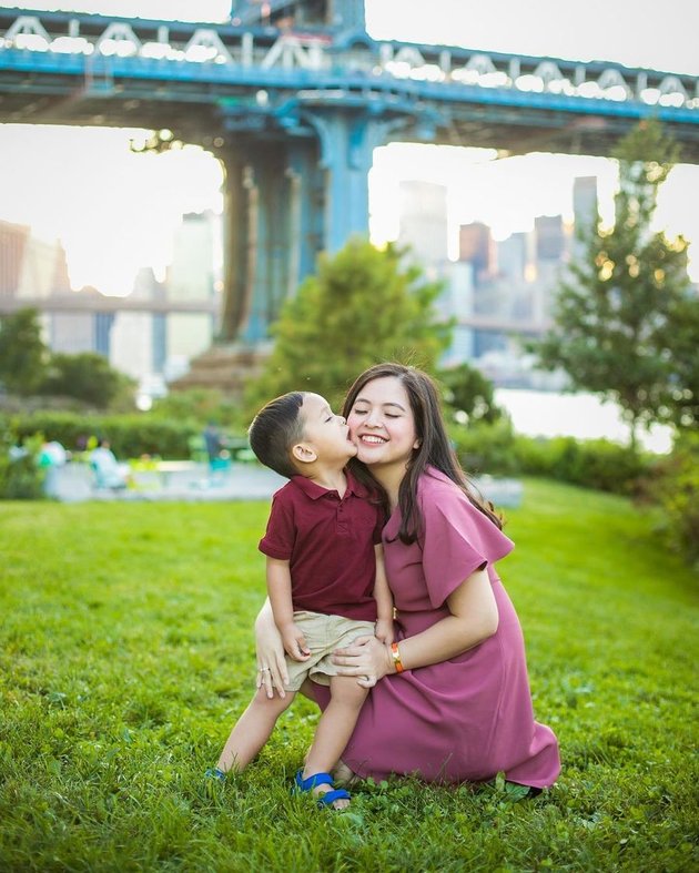 Like Siblings, Here's a Picture of Tasya Kamila and Arrasya in New York - Netizens: Tasya Looks So Babyface!