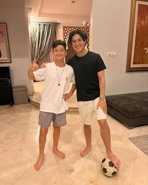 Teuku Rassya, Kenzou Leon Bleszynski Lewis