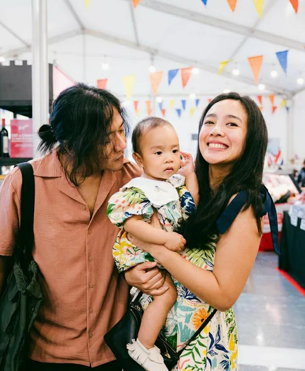 Dea Ananda Ajak Baby Sanne Nontonin Ariel Nidji Manggung