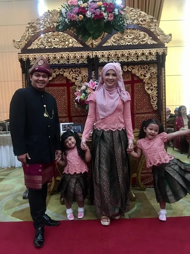 pernikahan kakak indra bekti