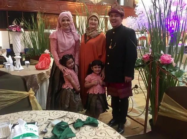 pernikahan kakak indra bekti