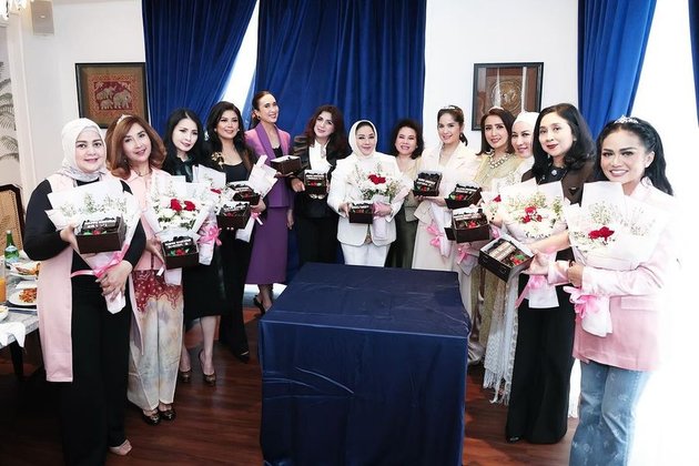 Compact Wearing Crowns, Here are 8 Annisa Pohan Moments When Gathering with her Circle that is Extraordinary - From Kris Dayanti to Liliana Tanoe