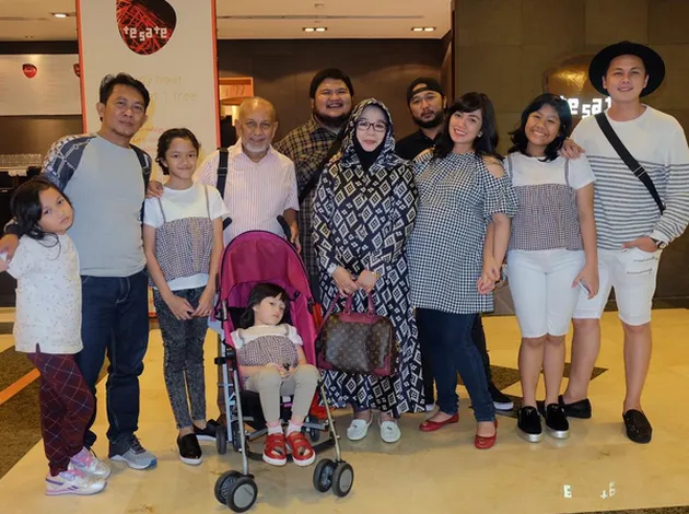 Ussy Sulistiawaty melahirkan