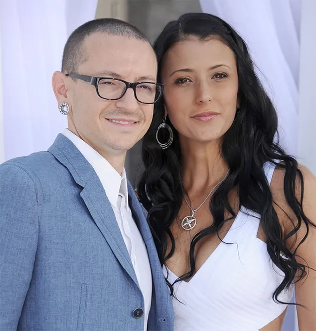chester bennington, vokalis linkin park meninggal, chester bennington meninggal, berita chester benn
