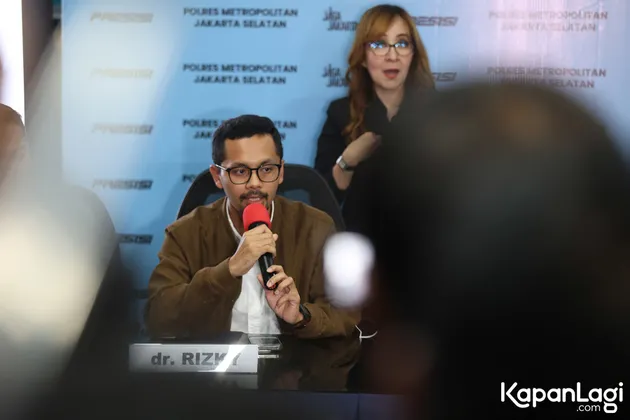 Dokter Rizky di Konferensi Pers Lula Lahfah