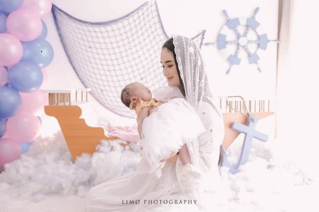 All-White Concept, Take a Look at 10 Moments of the Aqiqah Ceremony for Faby Marcelia's Second Child