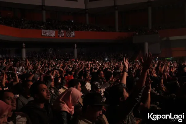 Pada konser Padi Reborn: Ternyata Cinta tersebut, Anji pun didaulat sebagai opening act dari Fadly Padi cs.