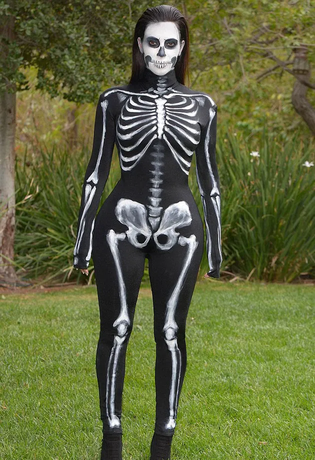 Kostum Halloween Kim Kardashian
