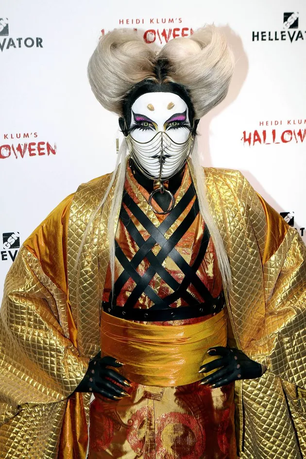 Kostum Unik di Pesta Halloween Heidi Klum