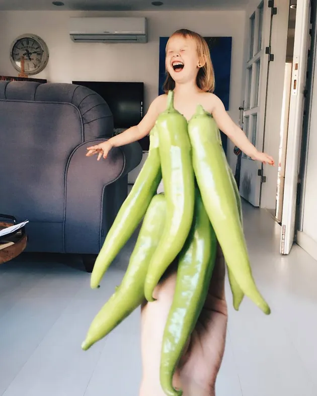 Gaun Dari Sayur dan Buah