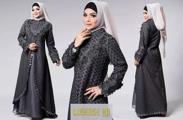 Krisdayanti Pakai Baju Muslim