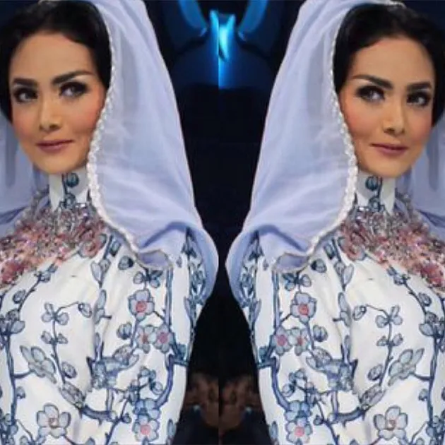 Krisdayanti Pakai Baju Muslim