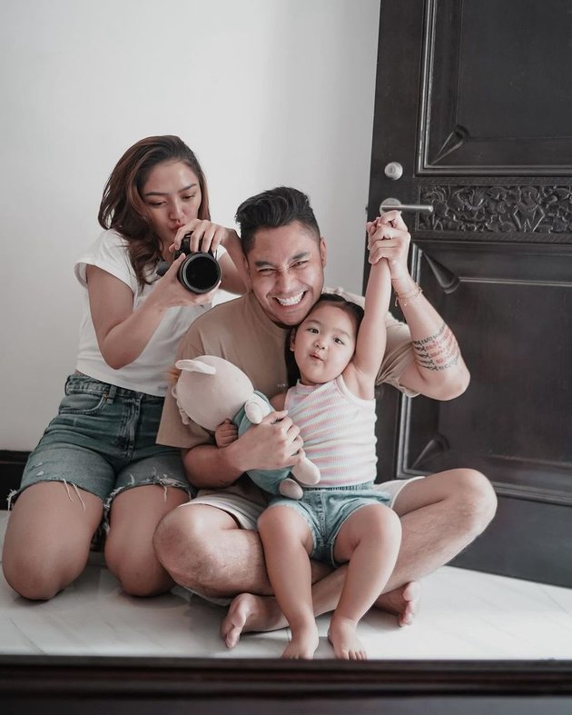 Krisjiana's Birthday, Siti Badriah Shares Latest Family Photos - Write Sweet Greetings Until Commented by Angela Gilsha