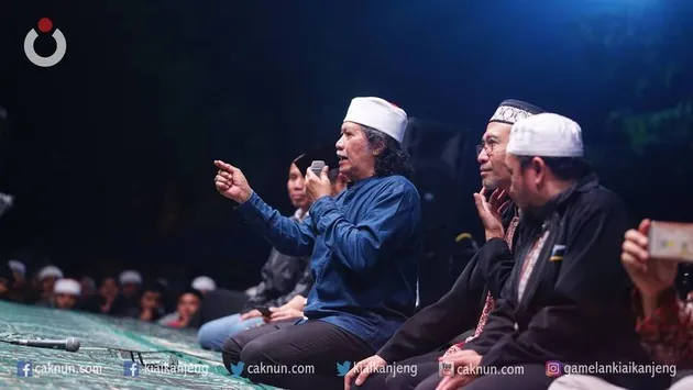 Cak Nun Disantet 41 Orang