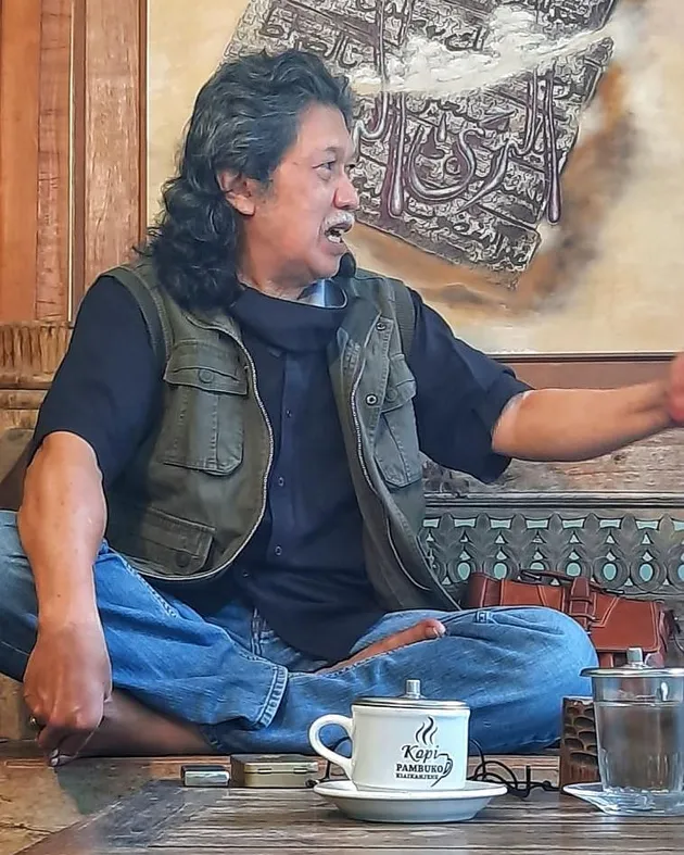 Cak Nun Disantet 41 Orang