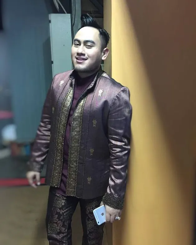 Dewi Perssik - Nassar KDI