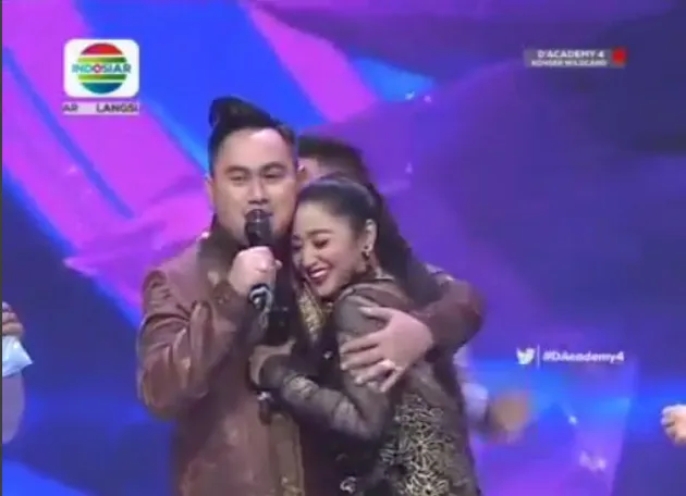 Dewi Perssik - Nassar KDI