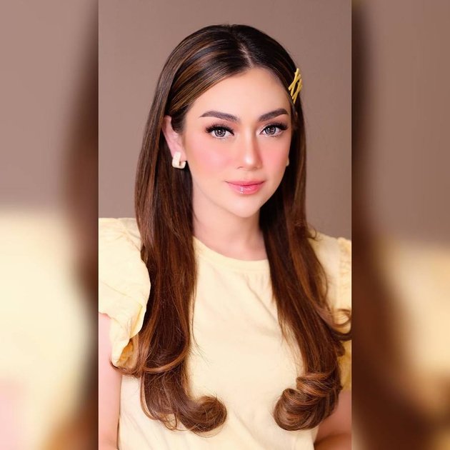 Kumpulan Foto Close Up Celine Evangelista Dengan Make Up Flawless 