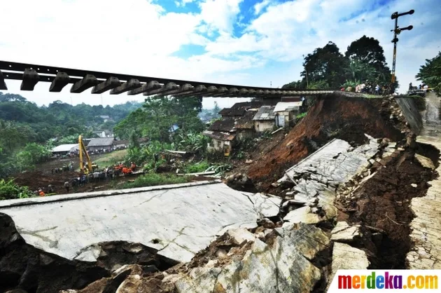 longsor, bencana longsor, longsor puncak, longsor di bogor