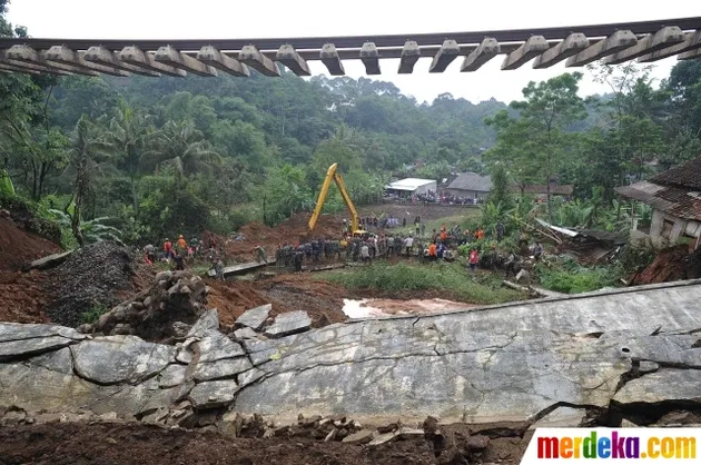 longsor, bencana longsor, longsor puncak, longsor di bogor