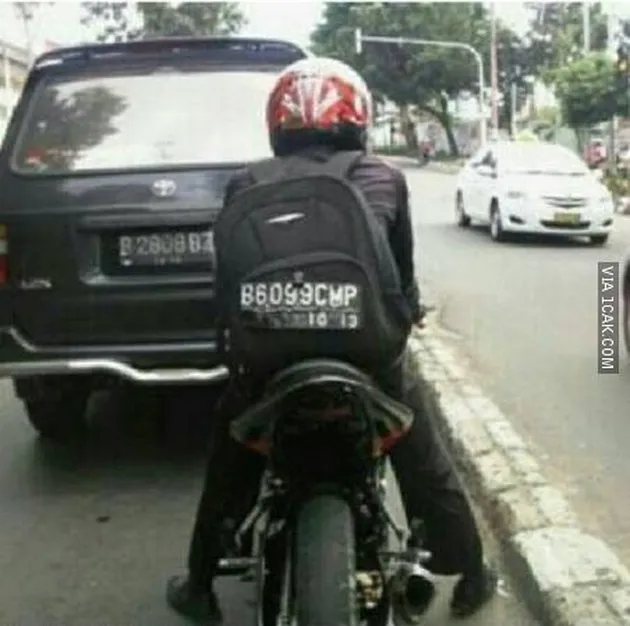 Meme Pengendara Motor