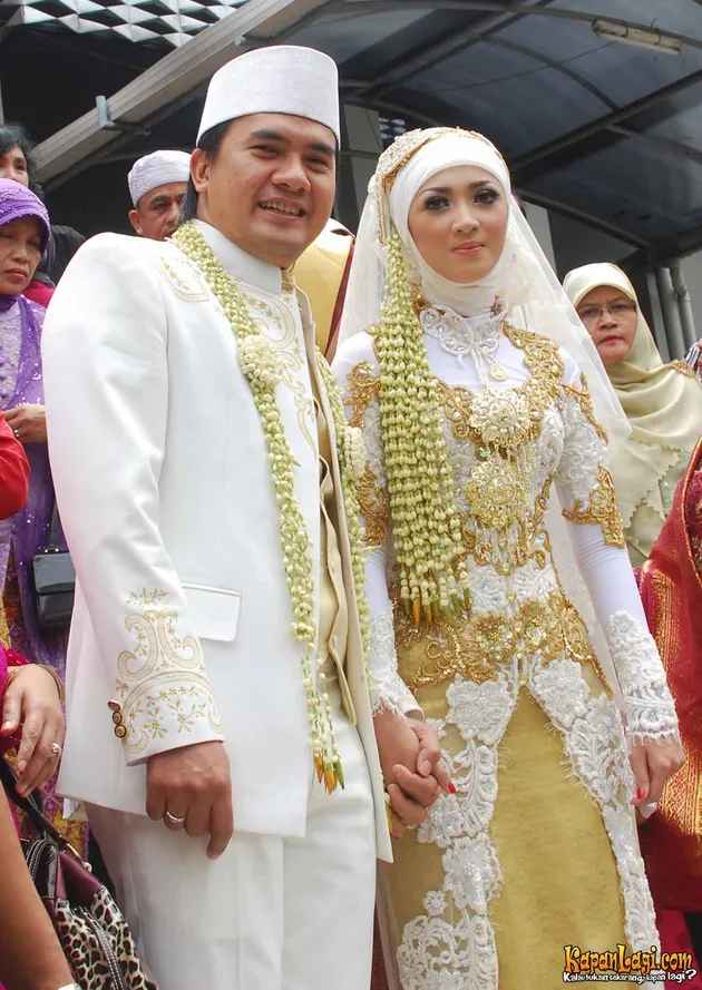 pernikahan selebriti indonesia 2011