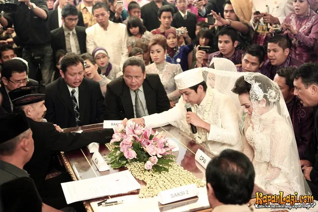 pernikahan selebriti indonesia 2011