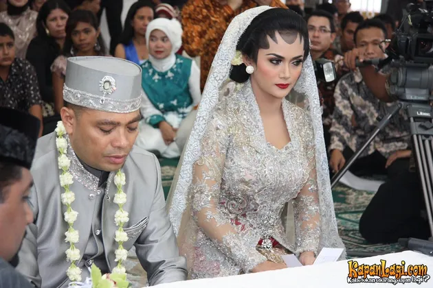 pernikahan selebriti indonesia 2011