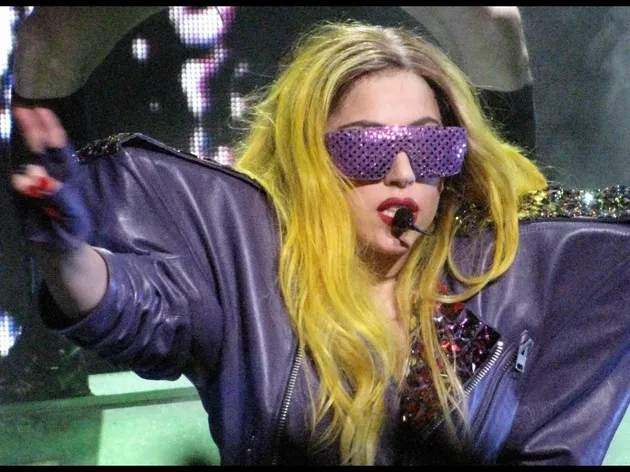 10 Selebriti Jadi Trending Topic