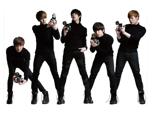 10 Selebriti Jadi Trending Topic