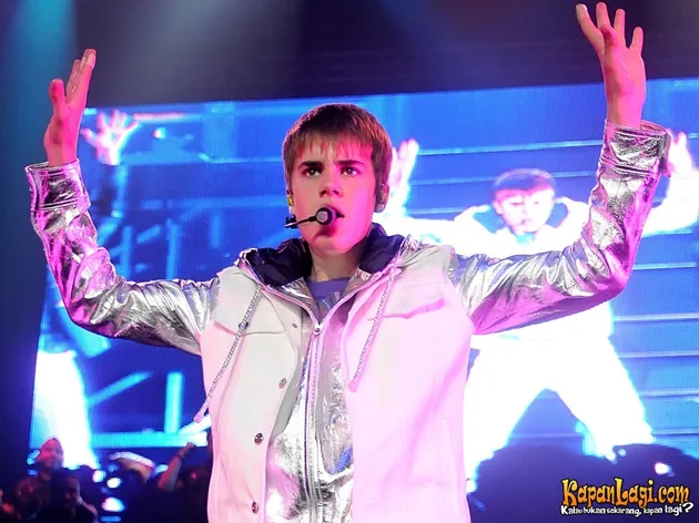 10 Selebriti Jadi Trending Topic