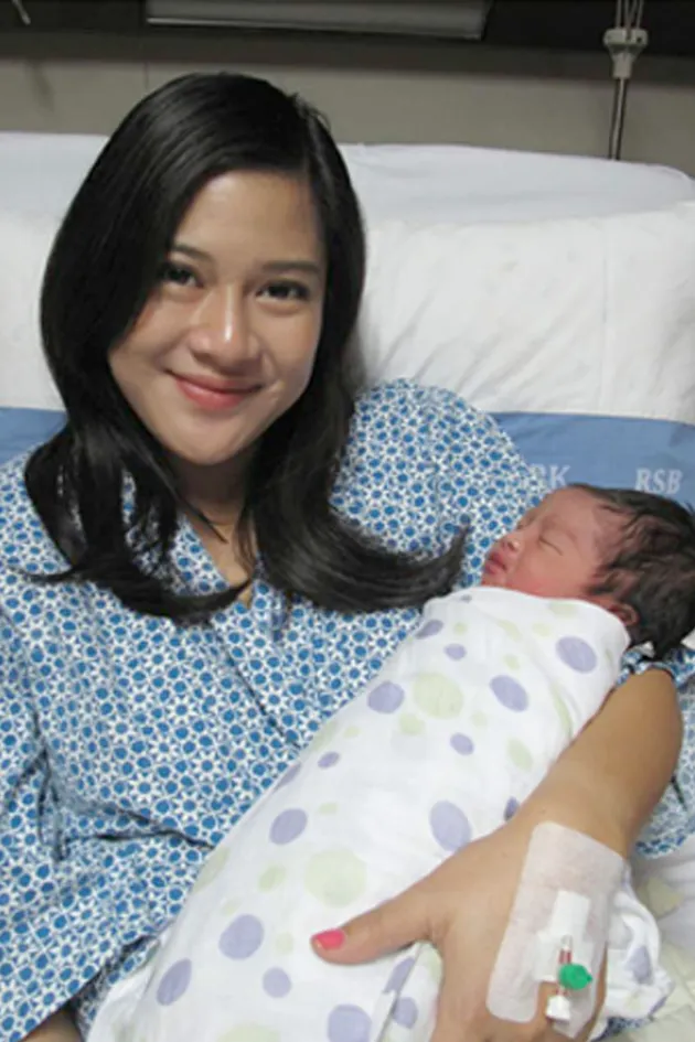 Selebritis Melahirkan