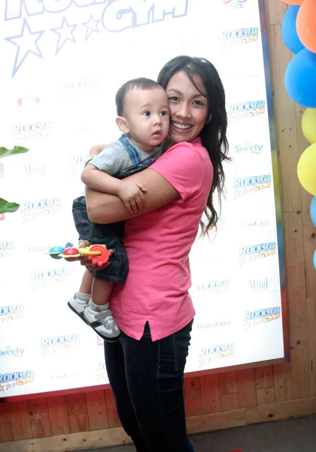 Selebritis Melahirkan