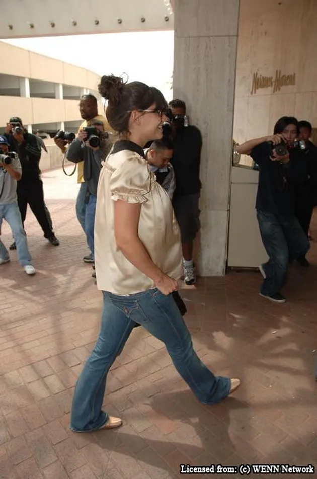 katie holmes shopping
