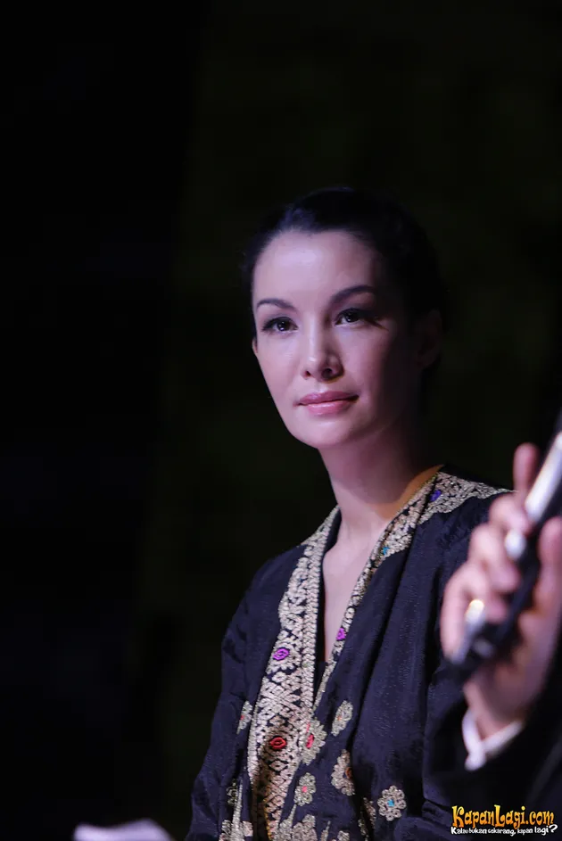 Kecantikan Alami Nadya Hutagalung di Usia Jelang 40 Tahun - KapanLagi.com