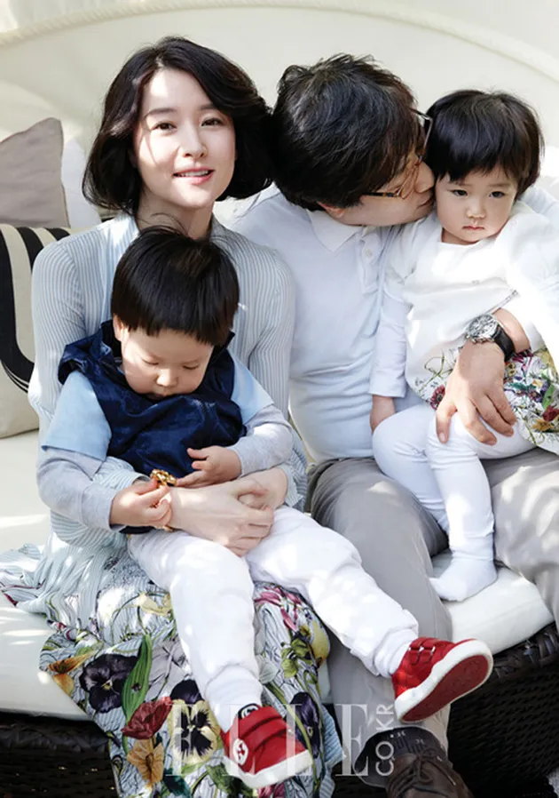 KELUARGA BAHAGIA BINTANG KOREA LEE YOUNG AE - KapanLagi.com