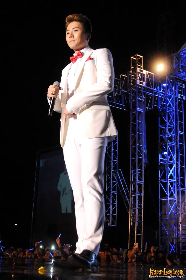 Penyanyi ganteng asal Korea, Eru baru saja sukses menggelar konser di Indonesia.