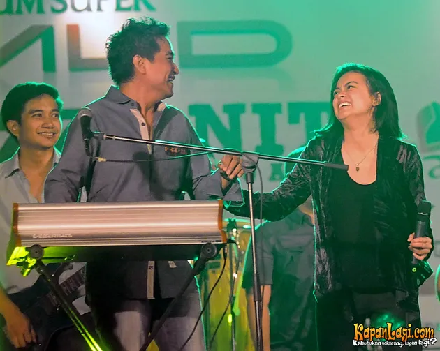 Kolaborasi Seru: Sekali lagi Indra Lesmana dan anaknya, Eva Celia, unjuk kemampuan musik mereka.