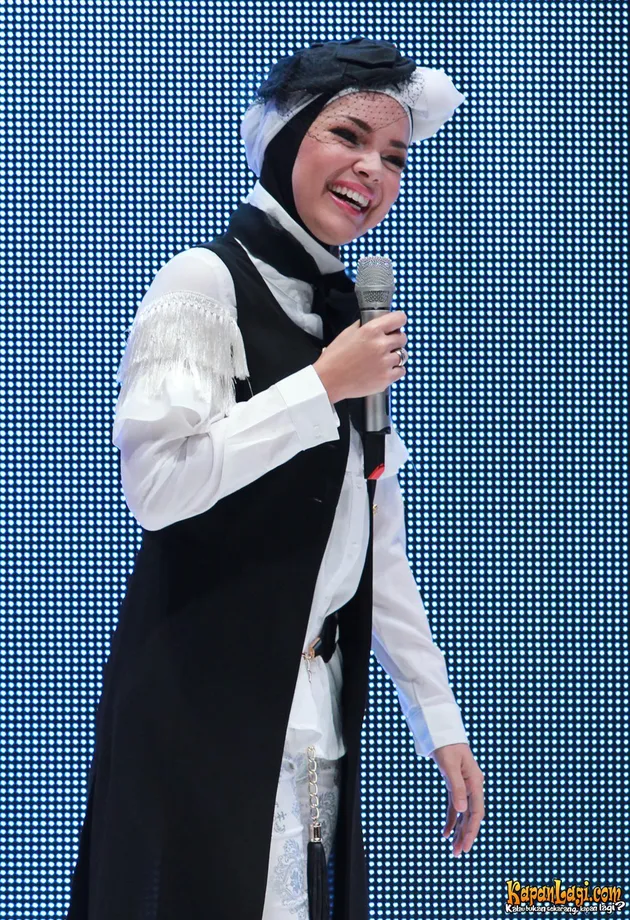 Hijab Cantik Dewi Sandra