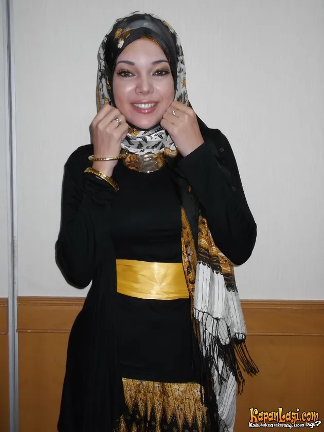 Hijab Cantik Dewi Sandra
