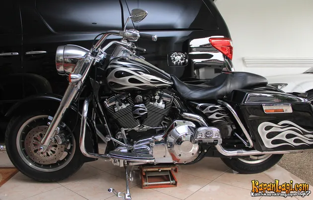 KOLEKSI MEWAH MOTOR GEDE PASHA UNGU - HARGA RATUSAN JUTA 
