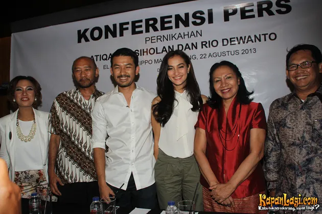KONFERENSI PERS PERNIKAHAN ATIQAH HASIHOLAN DAN RIO 