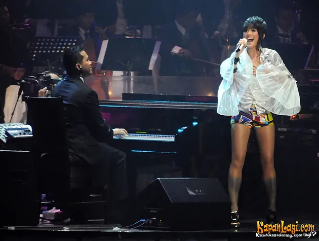 agnes monica