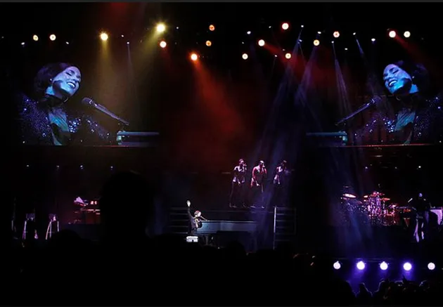 Panggung megah konser Alicia Keys.