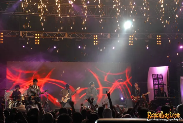 ungu, t2, rossa, laura basuki